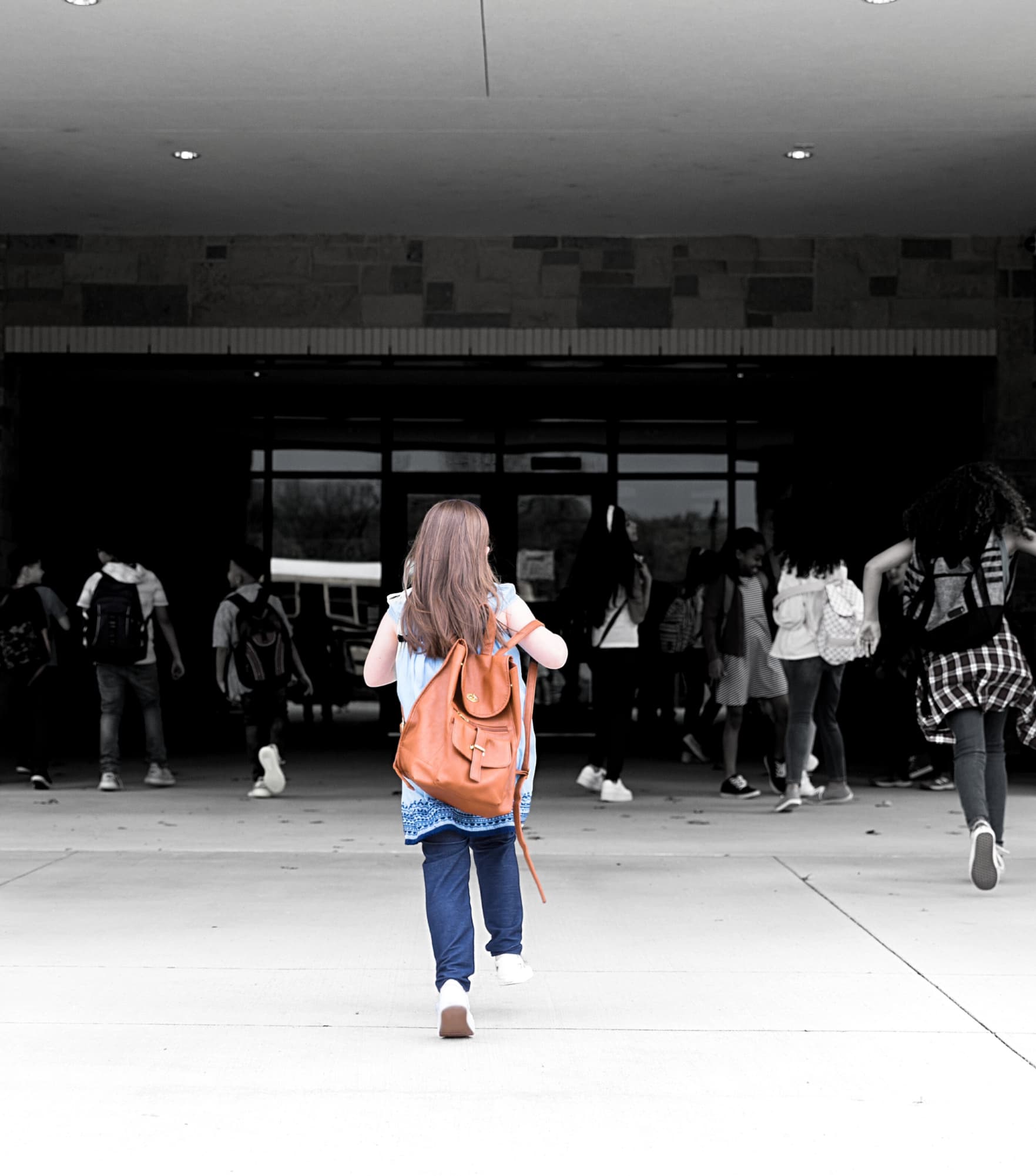 Students arriving to school